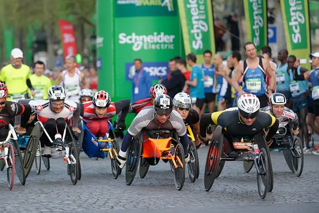 Paris Marathon race photo