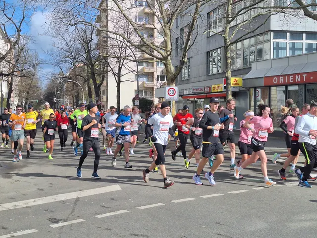 Ảnh giải BERLINER HALBMARATHON