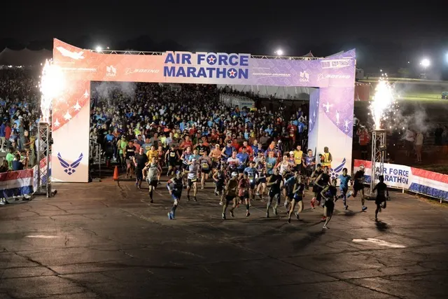 Foto lomba Race to Space Marathon & Half Marathon