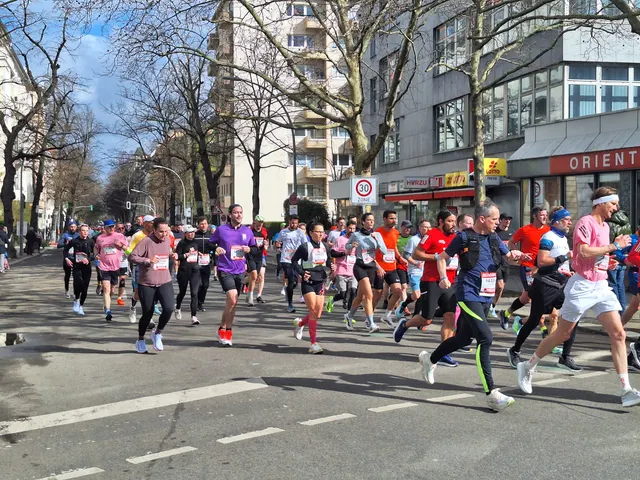 Ảnh giải BERLINER HALBMARATHON