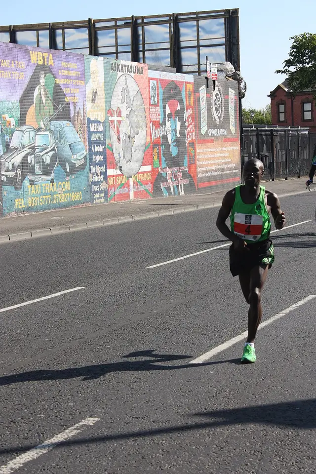 Foto lomba Moy Park Belfast City Marathon