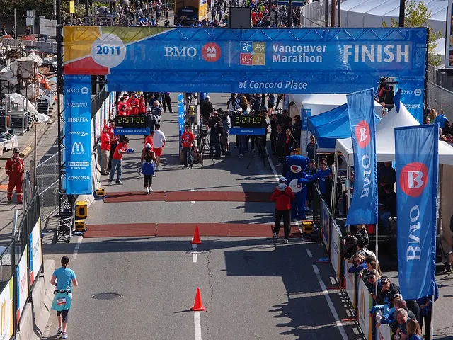 Ảnh giải BMO Vancouver Marathon