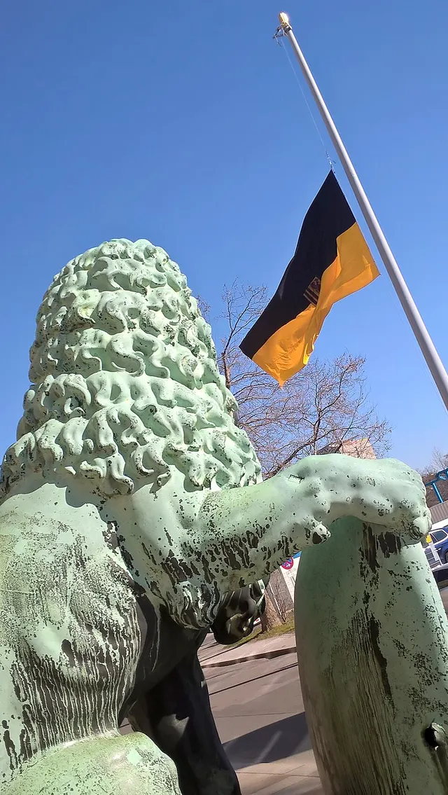 Ảnh giải DresdenHALF