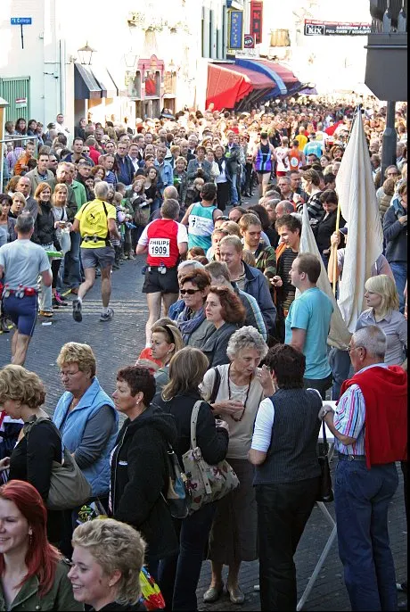 Foto lomba ASML Eindhoven Marathon