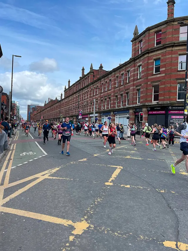 Ảnh giải Manchester Marathon