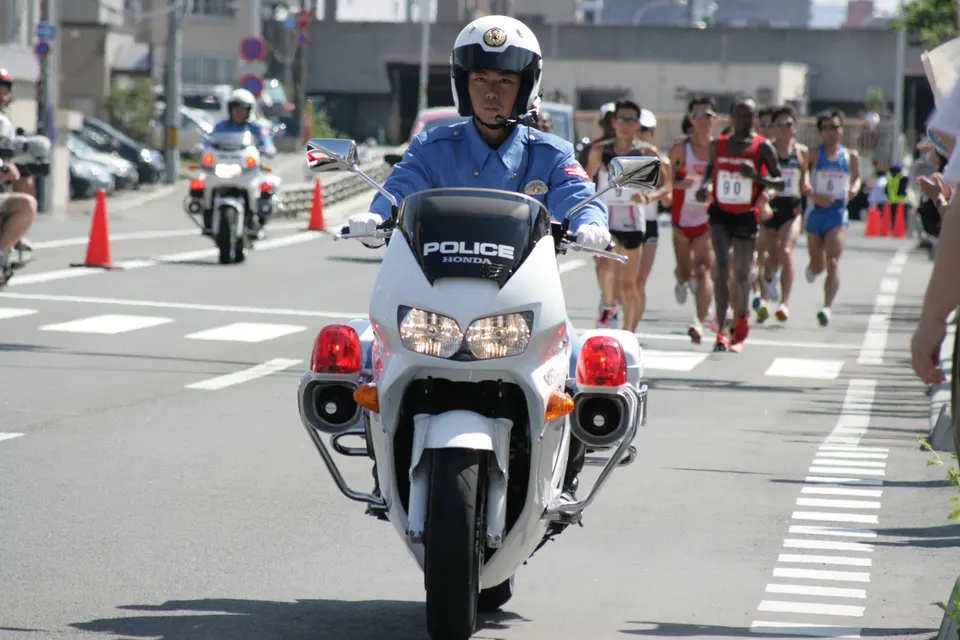 初心者向けフルマラソン8大会、制限時間と関門時刻で比べた