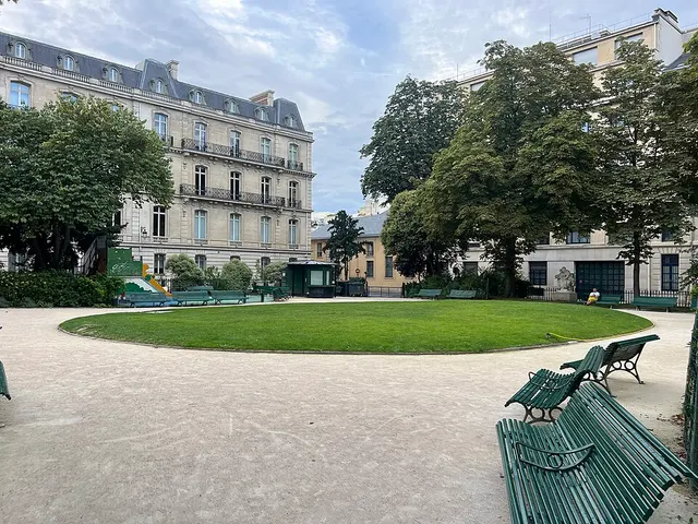 ภาพงานวิ่ง 10 กม. จากสนามแข่งรถ Lagardère Paris