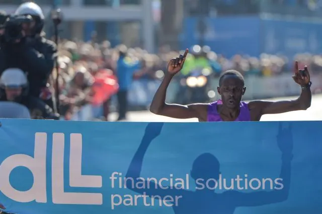 Foto lomba ASML Eindhoven Marathon