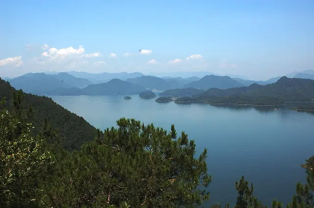 Qiandao Lake Marathon race photo